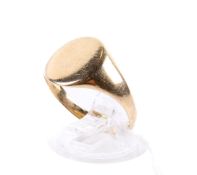 An 18ct gold signet ring. Undecorated, size Q, weight 3.7g.