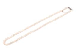 A pearl necklace with a 9ct gold clasp.