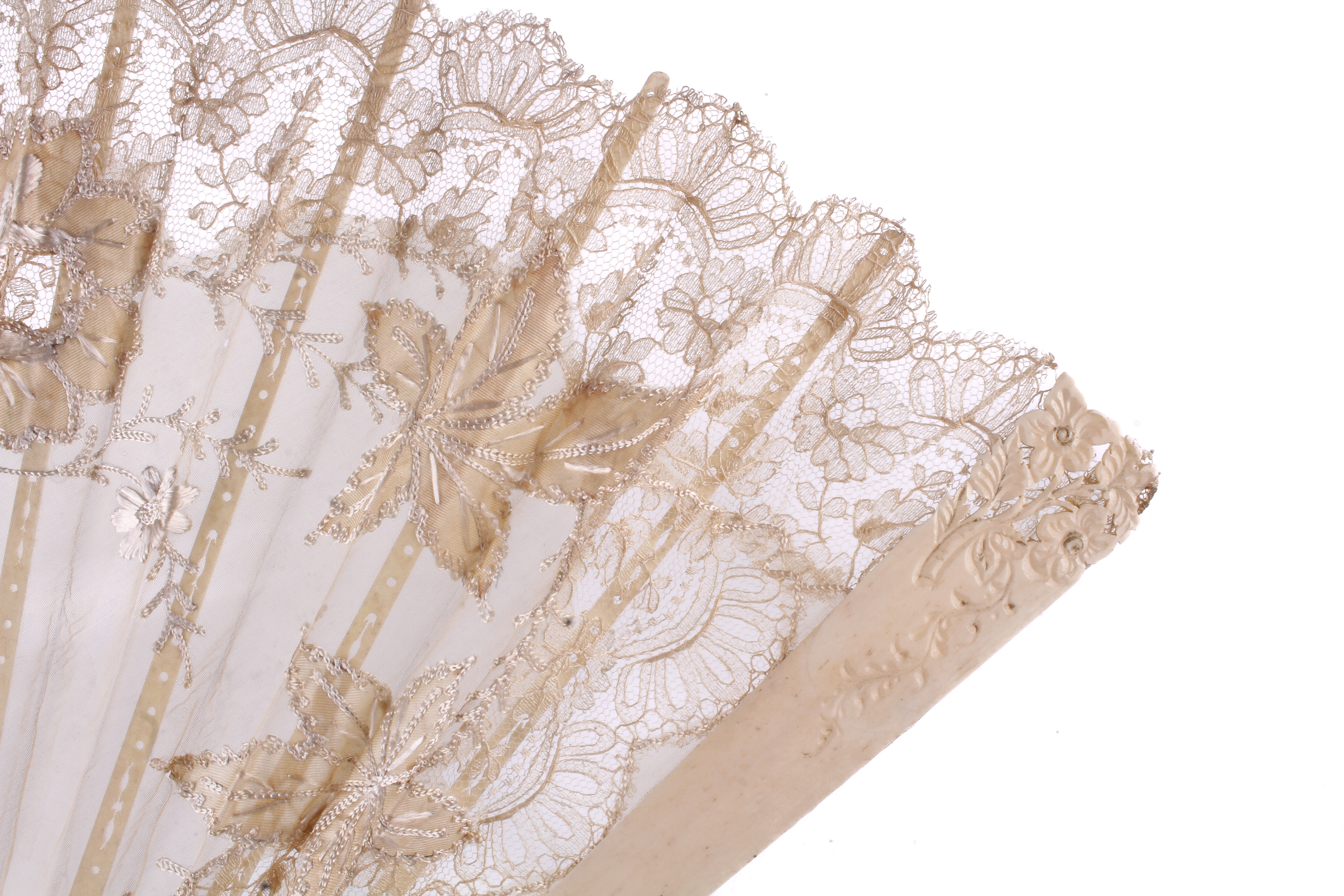 An early 20th century folding fan. - Image 2 of 3