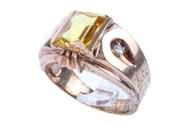 A gentleman's 10ct gold and citrine ring.