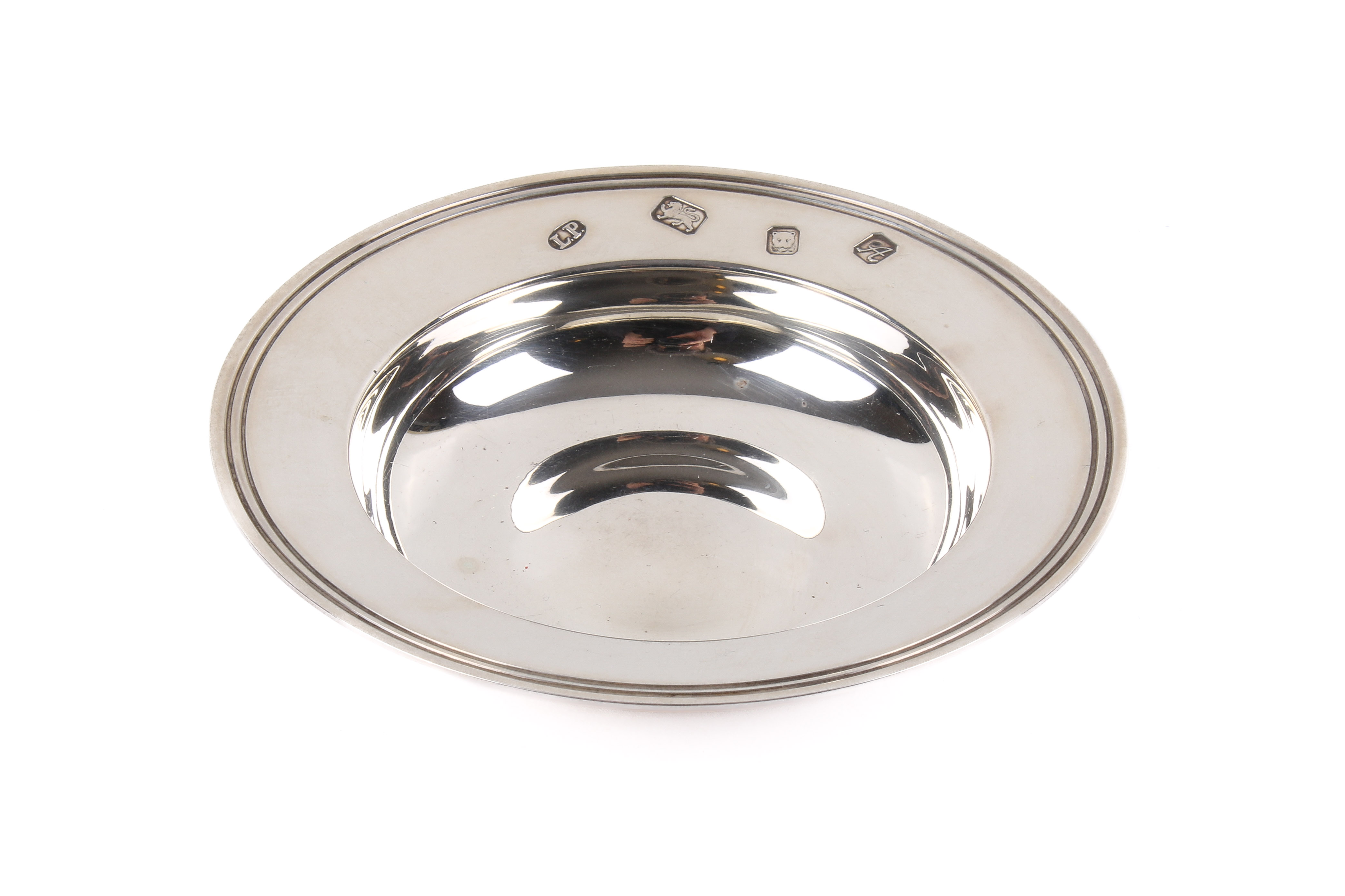 A small silver Armada dish with reeded border. Hallmarks for L.P., London 1975. Diameter 8.