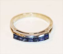 18 k Weißgold Ring mit 8 Safiren in Baguettschliff, 4,6 gr., Gr. 58