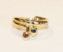 14 k Gelbgold Ring mit Rubin, Safir und 7 kleinen Diamanten, 3,95 gr., Gr. 56