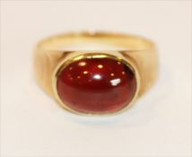 14 k Gelbgold Ring mit Granat ?, Gr. 58, 4,3 gr.