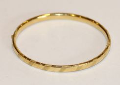 8 k Gelbgold Armreif, teils mattiert, 6,96 gr., D 6 cm