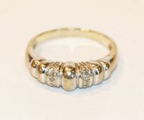 14 k geprüfter Weißgold Ring mit kleinen Diamanten, 3,2 gr., Gr. 55