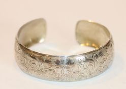 Silber Armspange, floral graviert, 16 gr., D ca. 6 cm