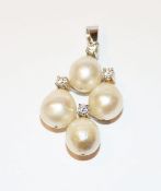14 k Weißgold geprüfter Anhänger mit 4 Diamanten und 4 Perlen, 7,2 gr., 3,5 cm x 2,5 cm