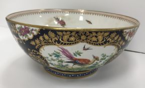 An early 20th Century Worcester style fruit bowl decorated in the 18th Century manner with panels