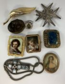 A tray of various mainly costume jewellery including a Maltese cross brooch,