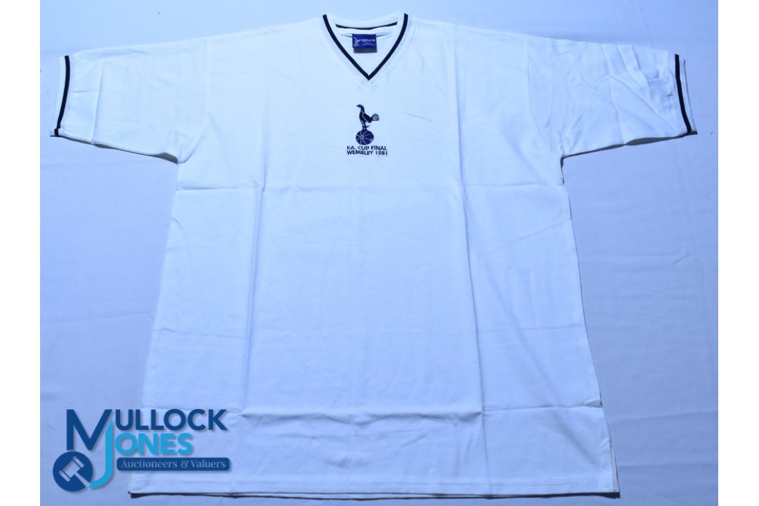 1981 Tottenham Hotspur FC FA Cup Final football shirt. Official Merchandise. Size XL, white, short - Image 1 of 2
