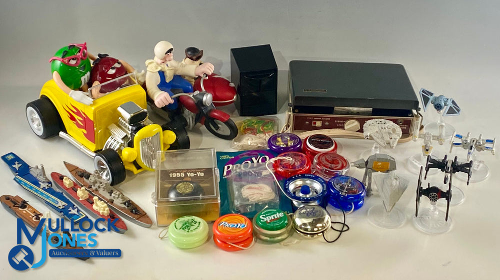 Collectable Toys: a mixed lot to include Yo-Yo's, some still boxed, Matchbox ships, M&M kit car,