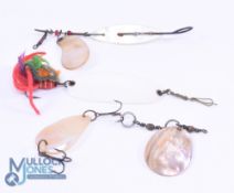 Collection of 4 Mother of Pearl spoons, in blade sizes ranging 2