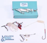 Collection of 6 Mother of Pearl spoons and spinners, sizes ranging 1