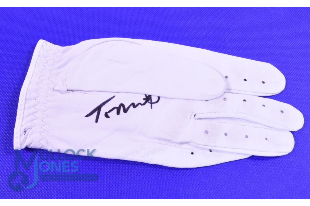Tom Watson (8x Major Champion) signed unused golf glove - TaylorMade Tour Preferred leather golf