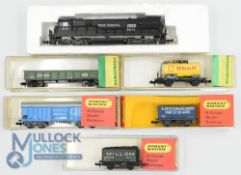 N Gauge Model Railway - Minitrix Locomotive 12007 Penn Central, Rolling Stock to include Minitrix