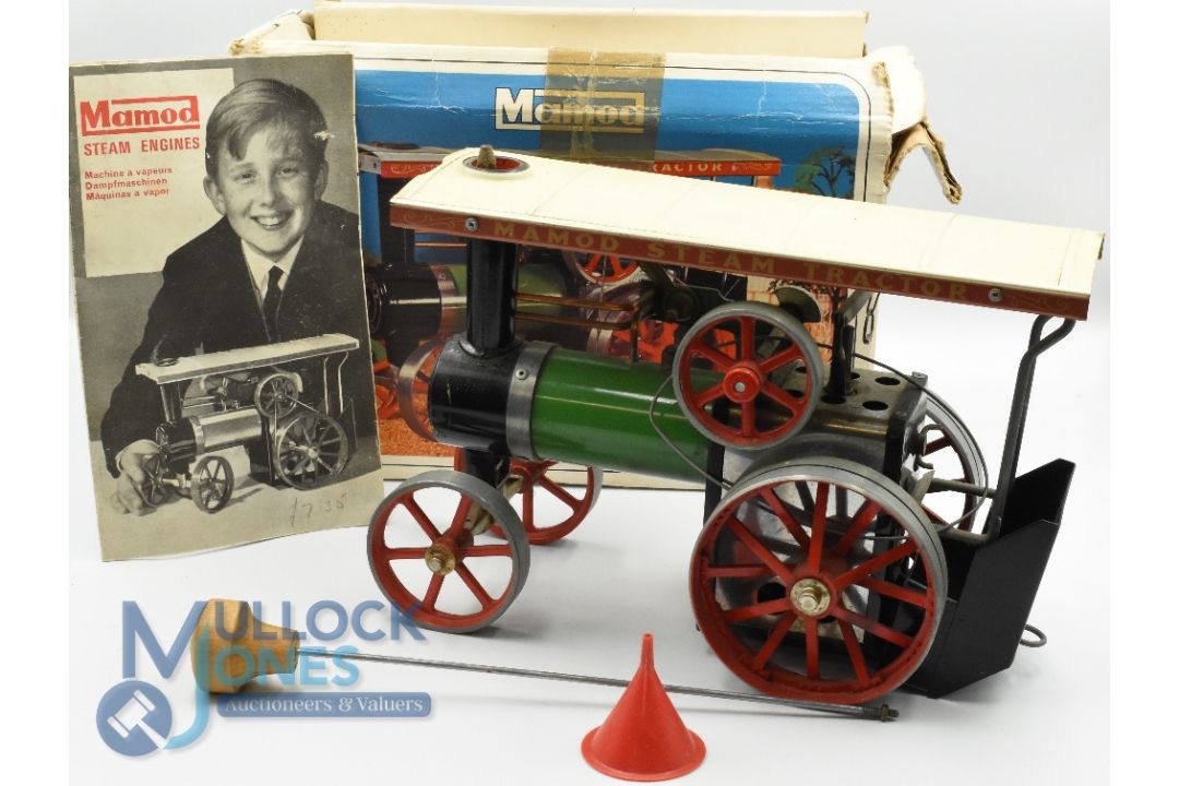 Mamod T E 1a Traction Engine. Comes with Original box, Instructions, Funnel, Steering Rod appears