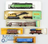 N Gauge Model Railway - Minitrix Locomotive 12049 Burlington Northern 7671, Rolling Stock to include