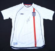 England FC Home Football Shirt 2002 with an unknown autograph on front, Size XLB, Umbro, white (G)