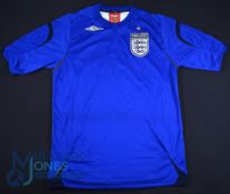 England FC Football Shirt 2006 3rd Kit, Size M, Umbro, blue (G) does have a small pull