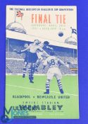 1951 FA Cup final at Wembley Blackpool v Newcastle Utd match programme 28 April 1951; centre fold (