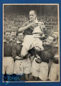 1948 FAC final b&w photograph featuring Johnny Carey (holding FA Cup) with fellow United players