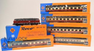 Roco 43449 HO gauge BR 215 electric locomotive DB, together with coaches 54235A, 44653 x4 original