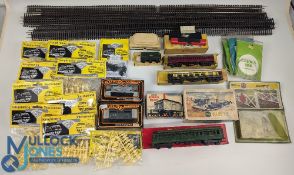 OO & N TT Gauge Train Collection, to include Triang TT tender coaches, wagon, building, Mainline