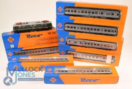 Roco 04140 HO gauge BR 150 100-6 electric locomotive DB together with coaches 44220A, 4266S, 4265S