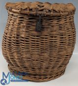 Period Fishing Creel, with some signs of age-related wear - size # 20cm x 30cm x 30cm