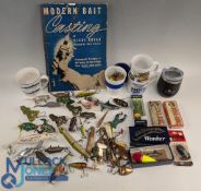 Assorted USA Vintage fishing lures incl rubber frogs, Heddon divers, creek chub, splutterbug, Heddon