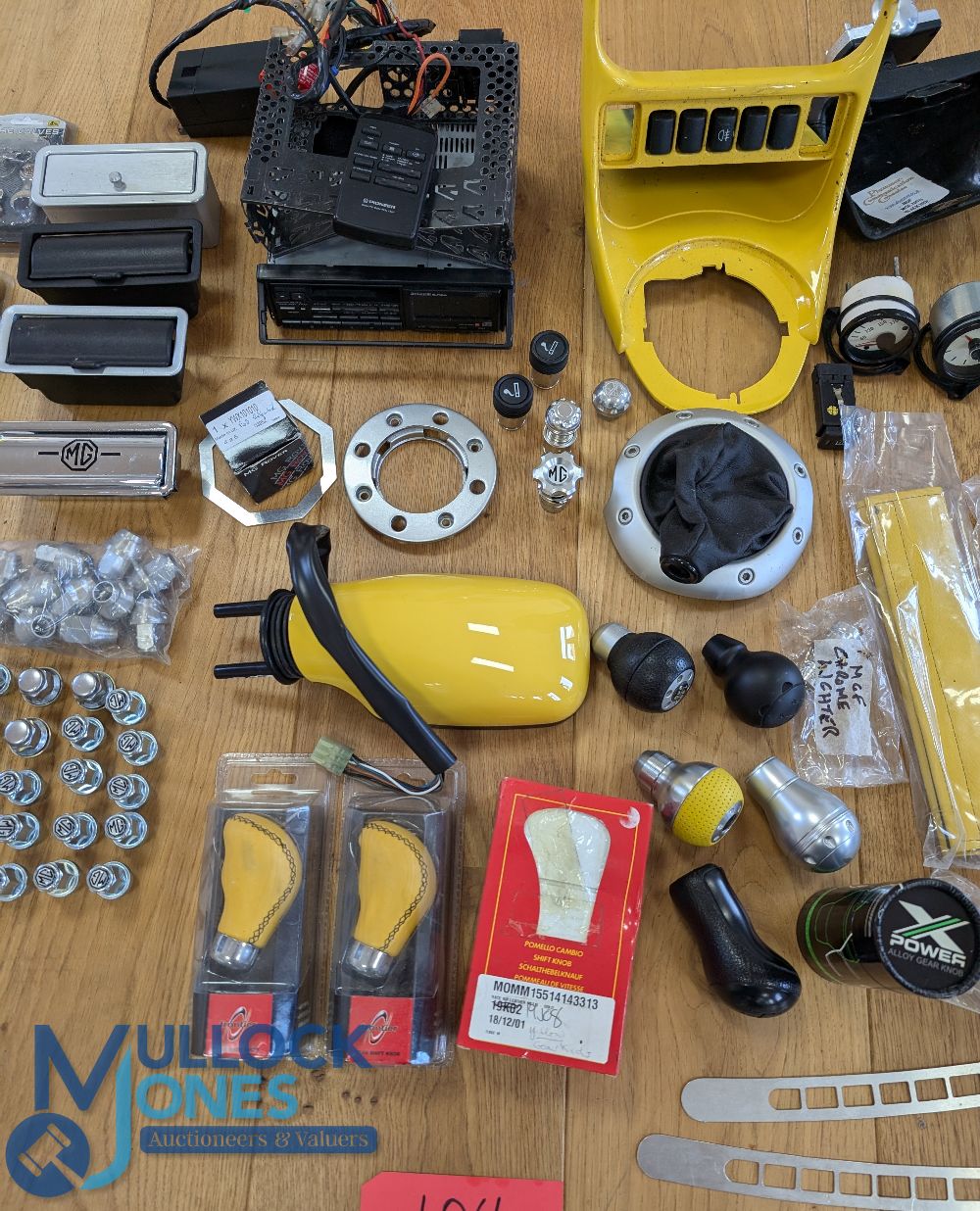 Automobile - MG Rover Parts and Accessories - includes wheel nuts, gear knobs, MG key rings, - Image 3 of 4