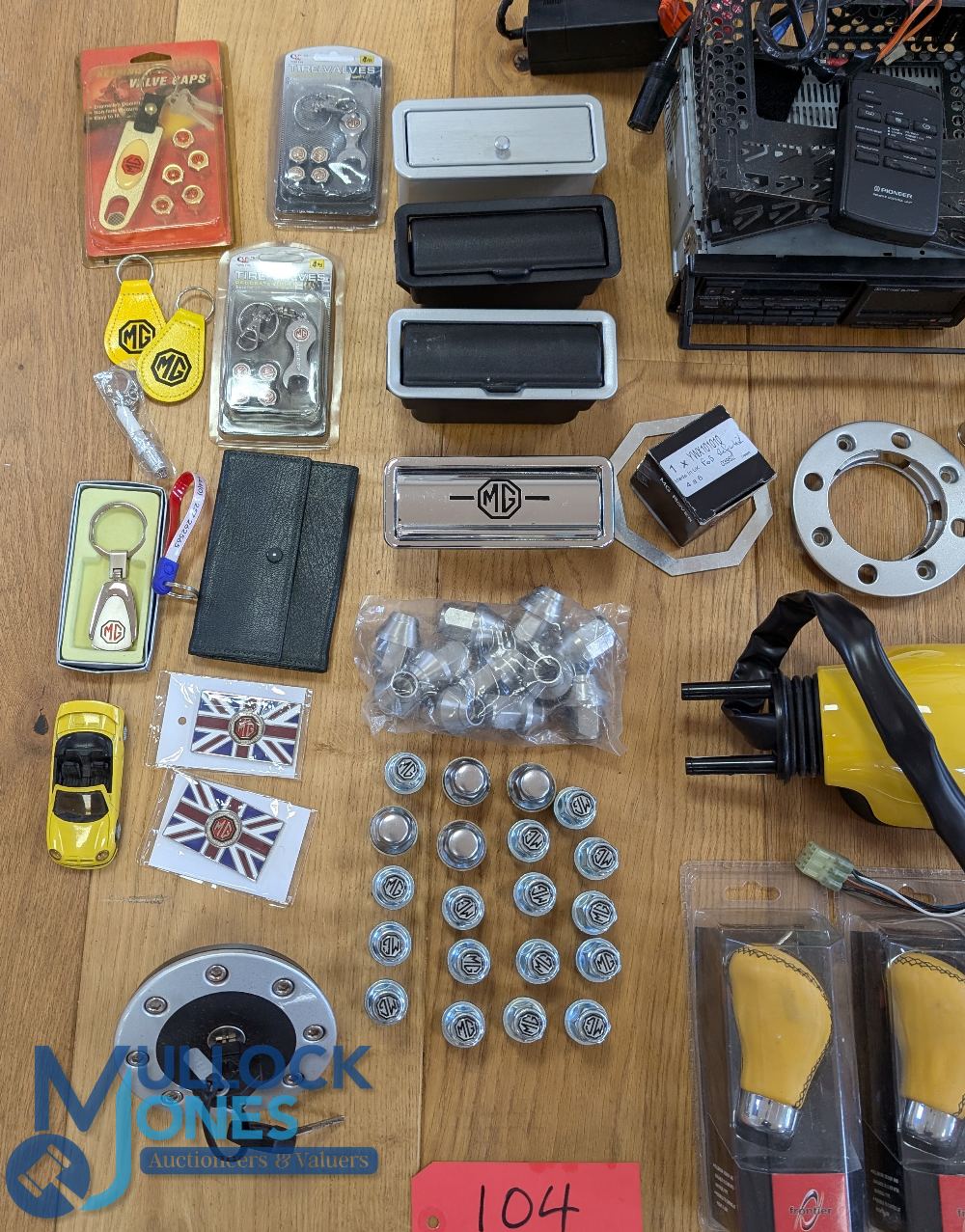Automobile - MG Rover Parts and Accessories - includes wheel nuts, gear knobs, MG key rings, - Image 2 of 4