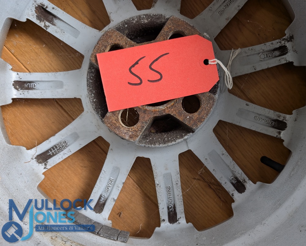 Automobilia - MG Rover 11 spoke 16" alloy wheels (4) 3x with tyres, 1x without, RRCOO2630XXX, made - Image 5 of 5