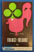 1970 France v Ireland Rugby Programme: Splendid action pics, too, in this Colombes example. VG