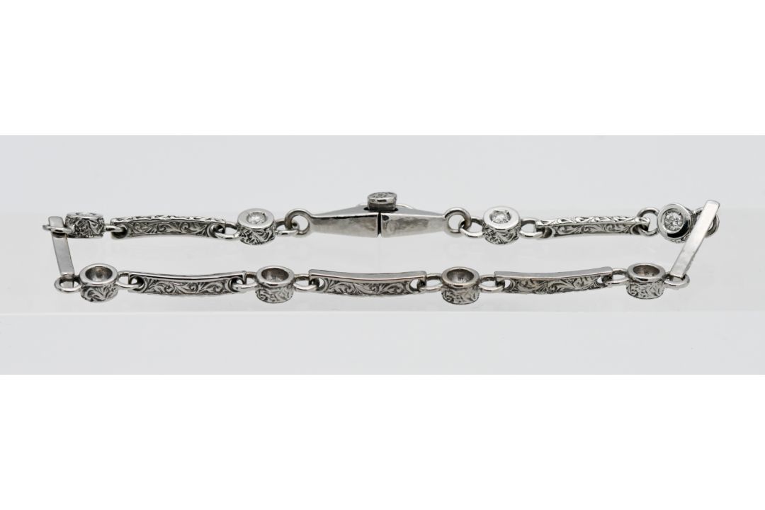A diamond bracelet, set in 18ct white gold, approx. 20cm.