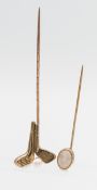 1)Beautifully elegant 9ct yellow gold pearl stick pin two golf clubs with central 4.30mm cultured