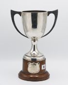 A George V silver cup on wooden stand, Birmingham hallmark, letter D, 1928-1929, approx. 17.32oz.