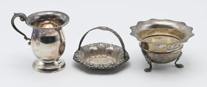 A George V silver sugar dish on three paw feet, Birmingham hallmark, letter I, 1910-1911, approx.