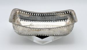 A George V silver pierced basket, 14.20oz, 25 x 18cm