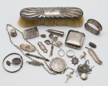 A mixed collection of silver items to include modern silver snuff box marked The Queens Silver