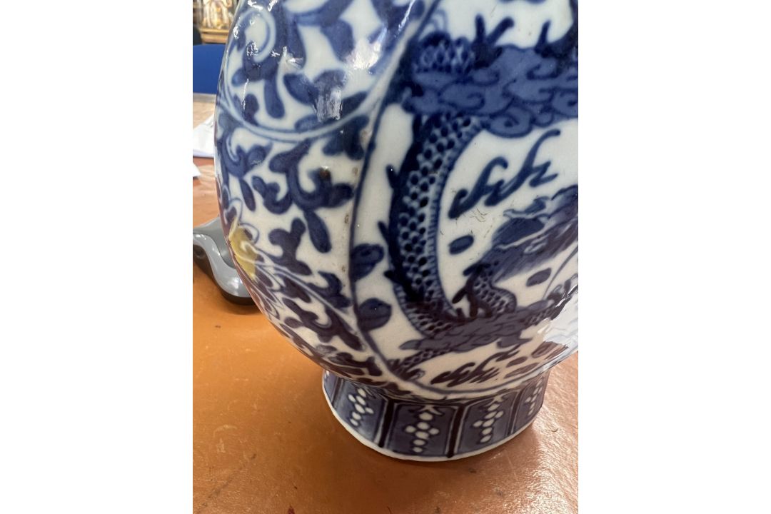 A blue and white moon flask ‘Bianhu’ Guangxu (1875-1908) The flattened circular body on a tall - Image 6 of 12
