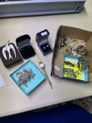 Mixed collection of various costume jewellery including, earrings, brooches, etc