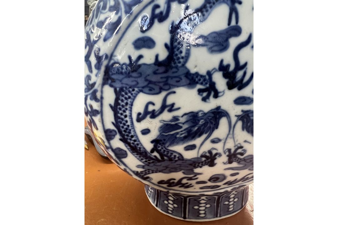 A blue and white moon flask ‘Bianhu’ Guangxu (1875-1908) The flattened circular body on a tall - Image 4 of 12