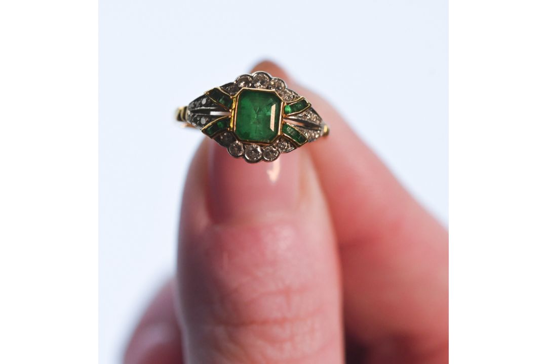 An emerald and diamond ring set in 18ct yellow gold with centre emerald (6mm x 5.5mm) with cut - Image 3 of 3
