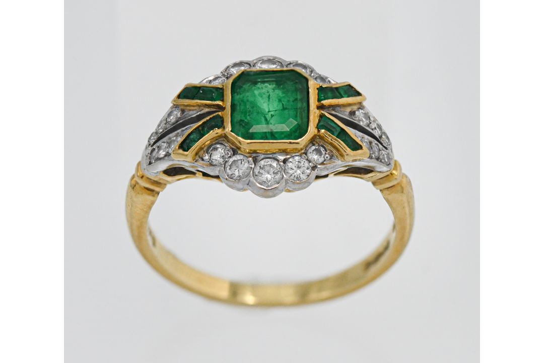 An emerald and diamond ring set in 18ct yellow gold with centre emerald (6mm x 5.5mm) with cut - Image 1 of 3