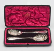 Mappin & Webb a pair Sheffield silver fancy serving spoons in original fitted case. 5.45oz.