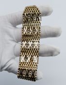 A 9ct yellow gold gate bracelet with heart padlock, approx. 49.25g.