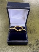 Three 18ct yellow gold wedding band rings, approx 9.3g