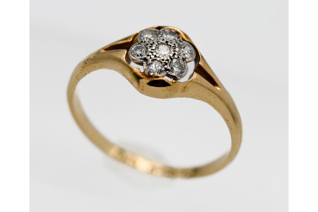 An 18ct yellow gold diamond 'Flower' shape cluster ring, size O/P.